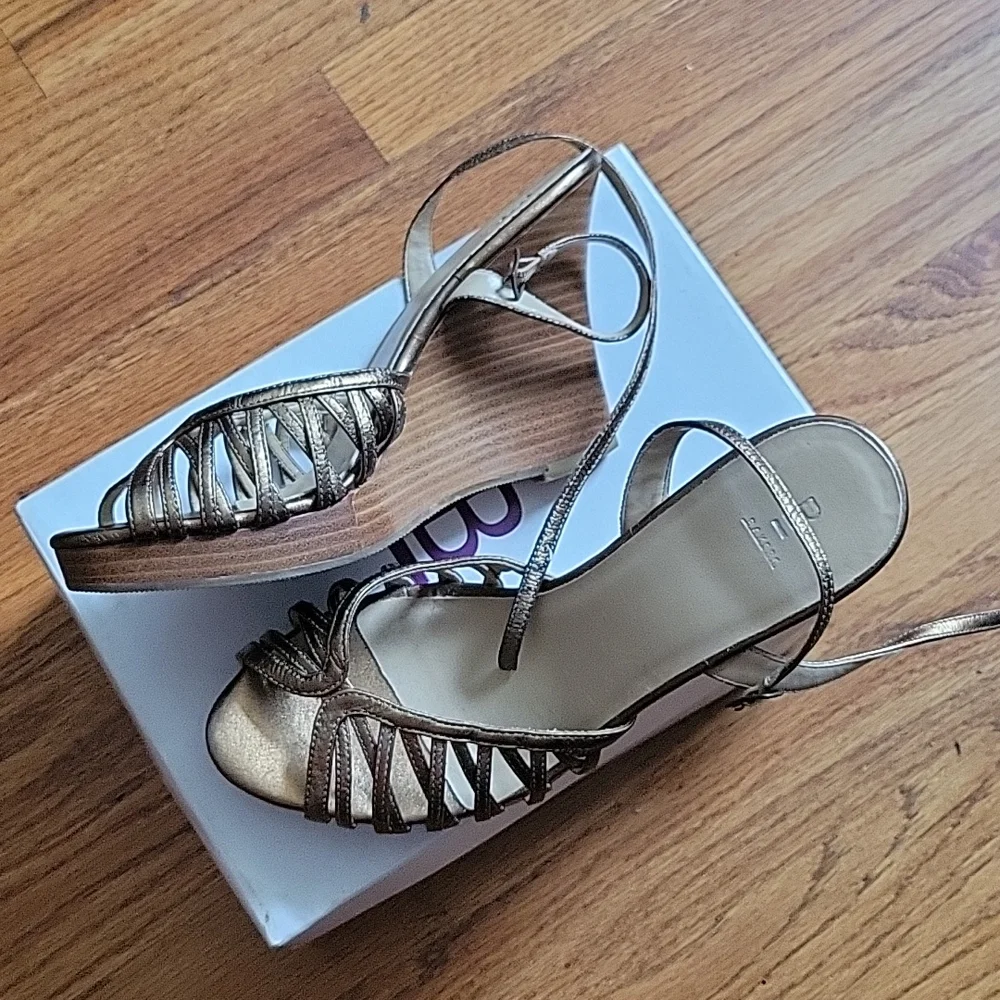 Bakers Retro bronze wedge sandals with ankle strap - Picture 3 of 6